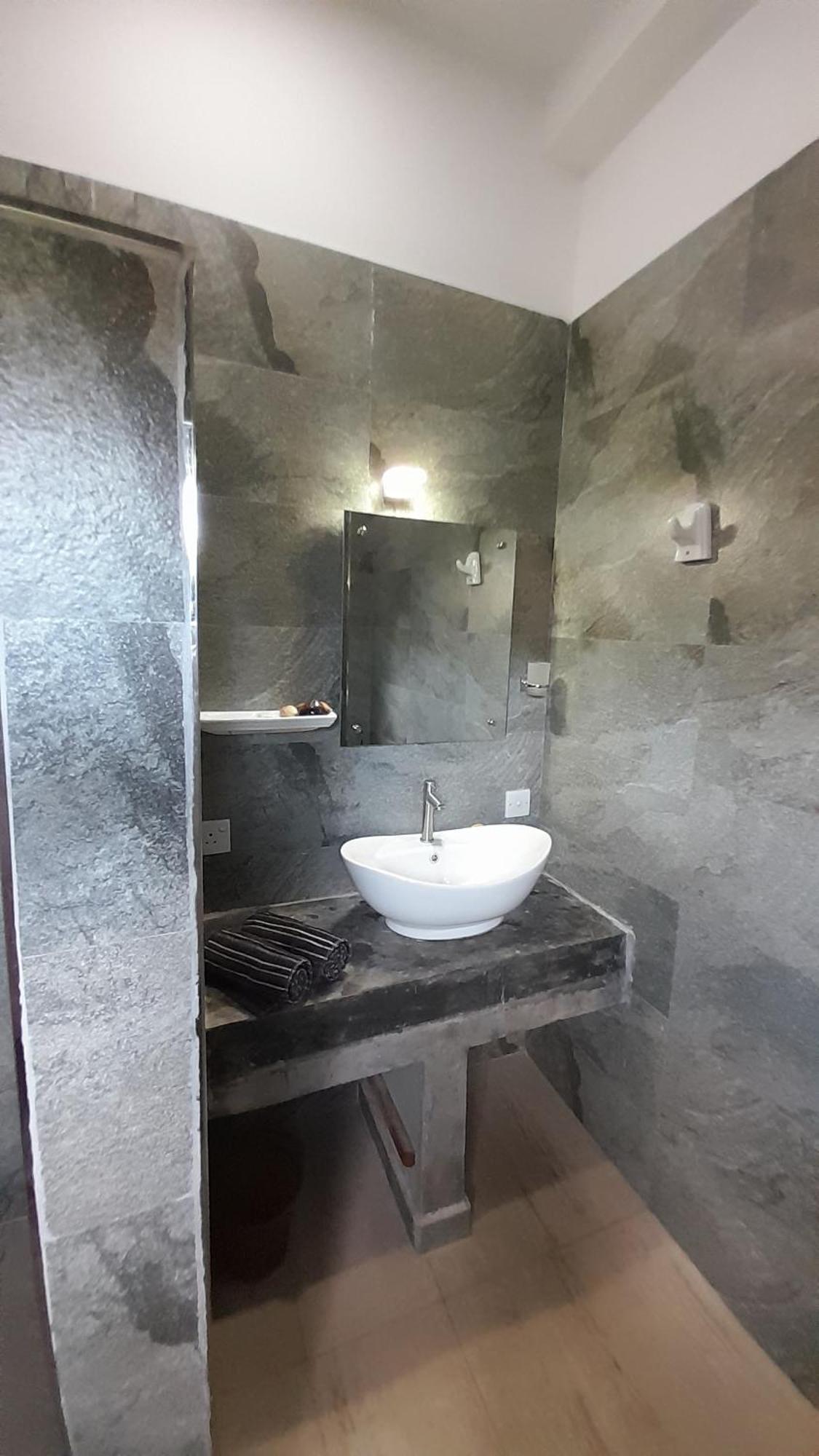 Srimany Bed & Breakfast Mirissa Ngoại thất bức ảnh